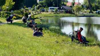 🎣🐟 Młodzi wędkarze opanowali zbiornik w Żabinach!