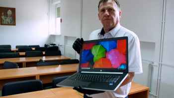 Kilkadziesiąt laptopów dla uczniów