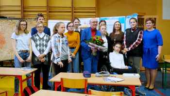 Uczniowie na spotkaniu z Arturem Barcisiem