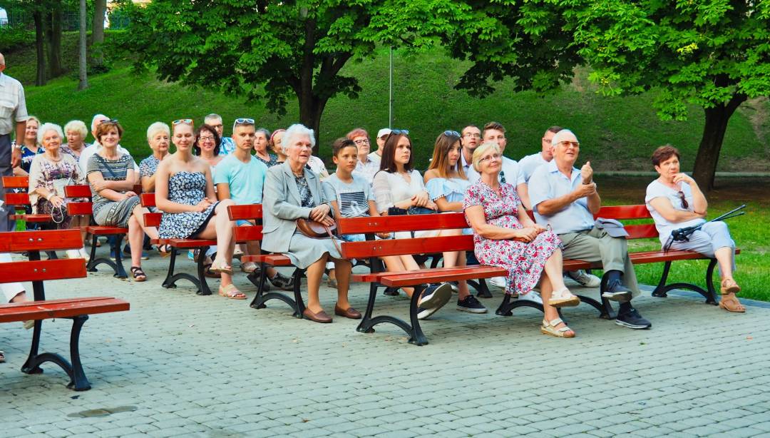 Czwarty Powiatowy Wieczór z Poezją z Jadwigą Jankowską – Cieślak