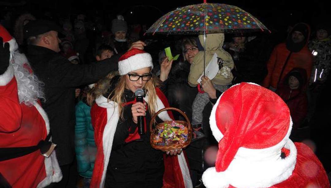 Magicznie rozświetliliśmy choinkę w Płośnicy