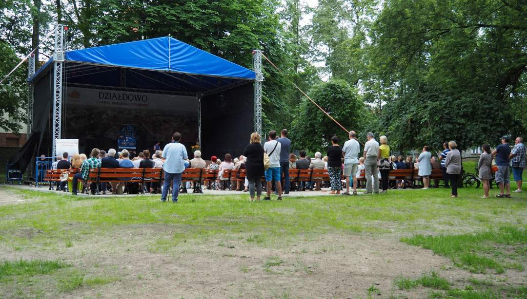 Janina Dzenis i Mariusz Bonaszewski czytali poezję