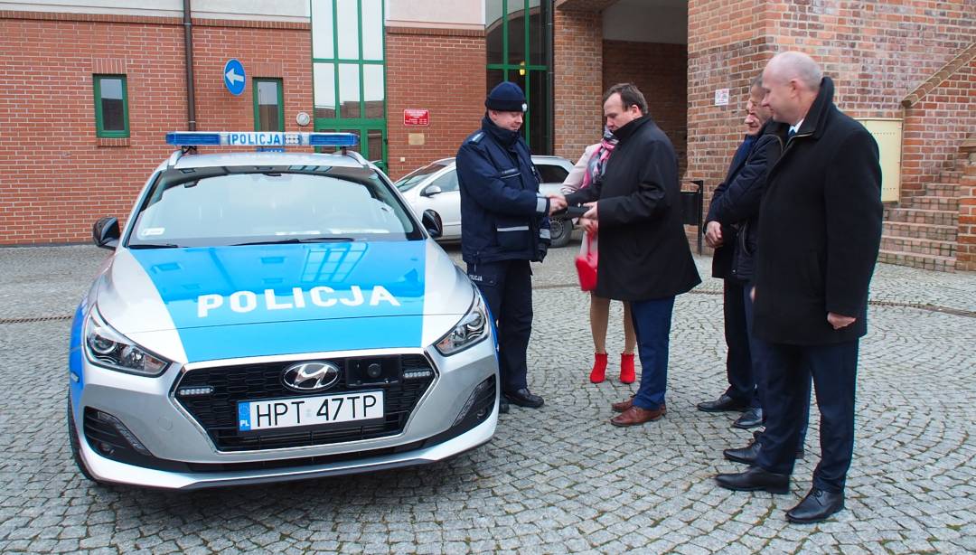 Nasi policjanci otrzymali 6 nowych radiowozów