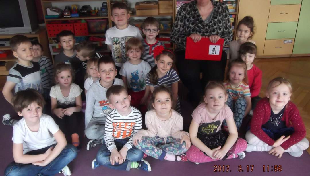 Burmistrz czytał przedszkolakom