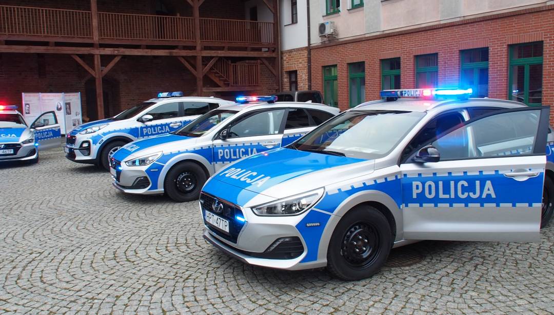 Nasi policjanci otrzymali 6 nowych radiowozów