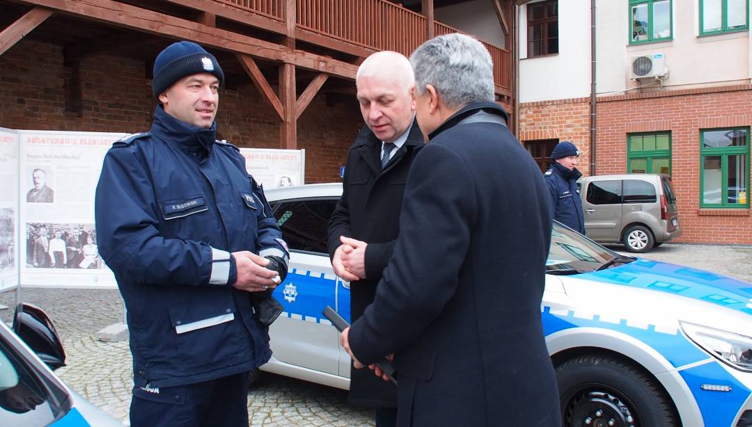 Nasi policjanci otrzymali 6 nowych radiowozów