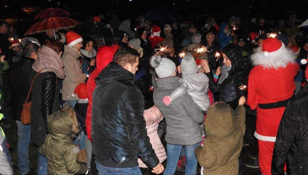 Magicznie rozświetliliśmy choinkę w Płośnicy