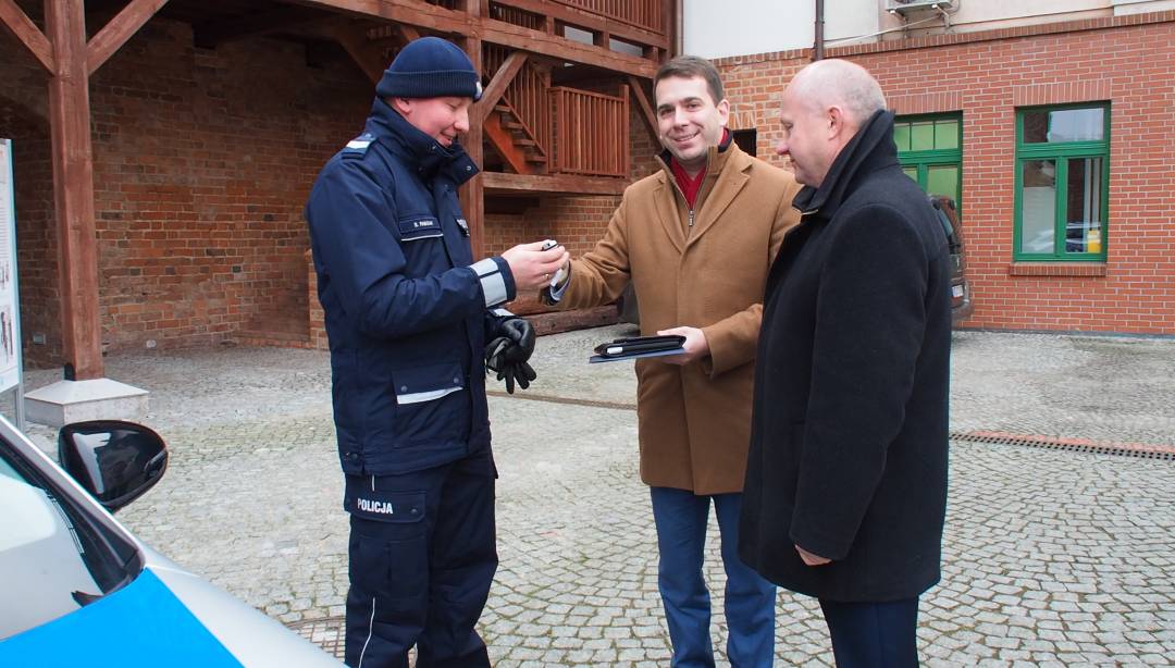 Nasi policjanci otrzymali 6 nowych radiowozów