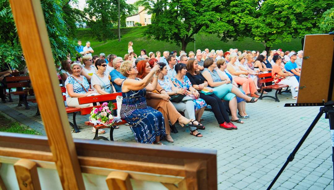 Czwarty Powiatowy Wieczór z Poezją z Jadwigą Jankowską – Cieślak