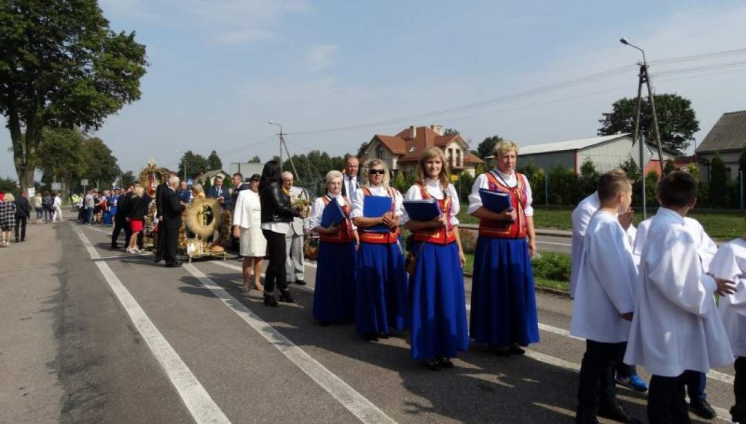 Dożynki parafialne w Burkacie