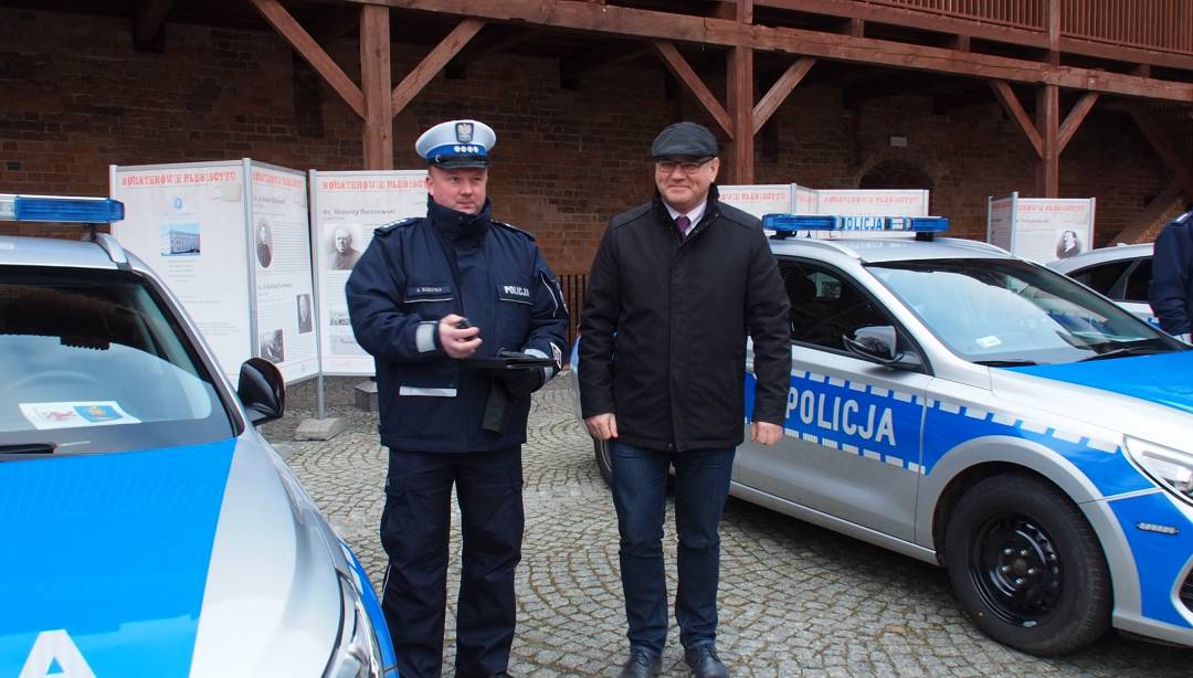 Nasi policjanci otrzymali 6 nowych radiowozów