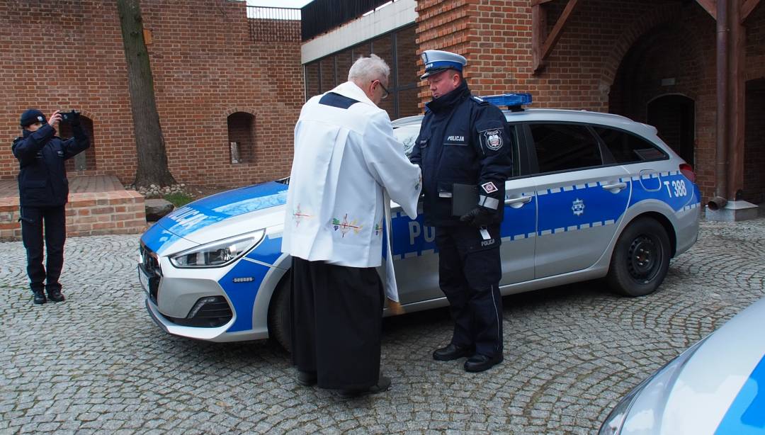 Nasi policjanci otrzymali 6 nowych radiowozów