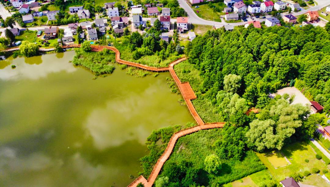 Deptak wokół jeziora w Rybnie został odebrany
