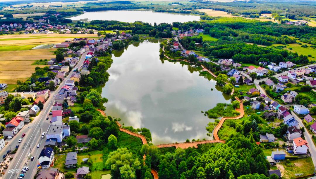 Deptak wokół jeziora w Rybnie został odebrany