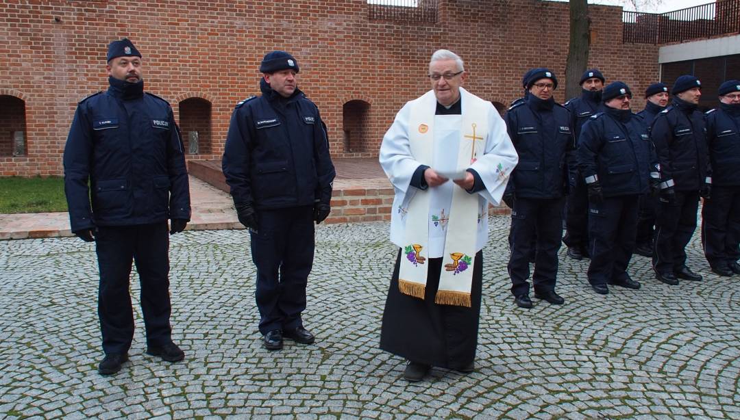 Nasi policjanci otrzymali 6 nowych radiowozów