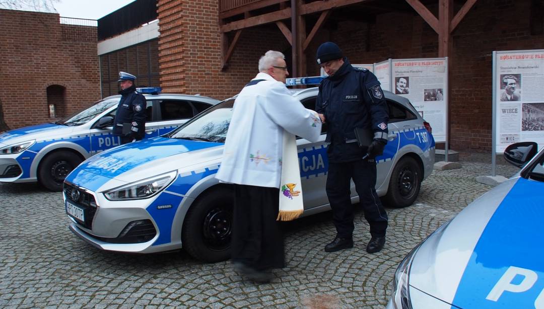 Nasi policjanci otrzymali 6 nowych radiowozów