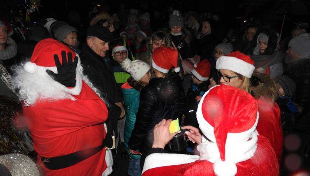 Magicznie rozświetliliśmy choinkę w Płośnicy
