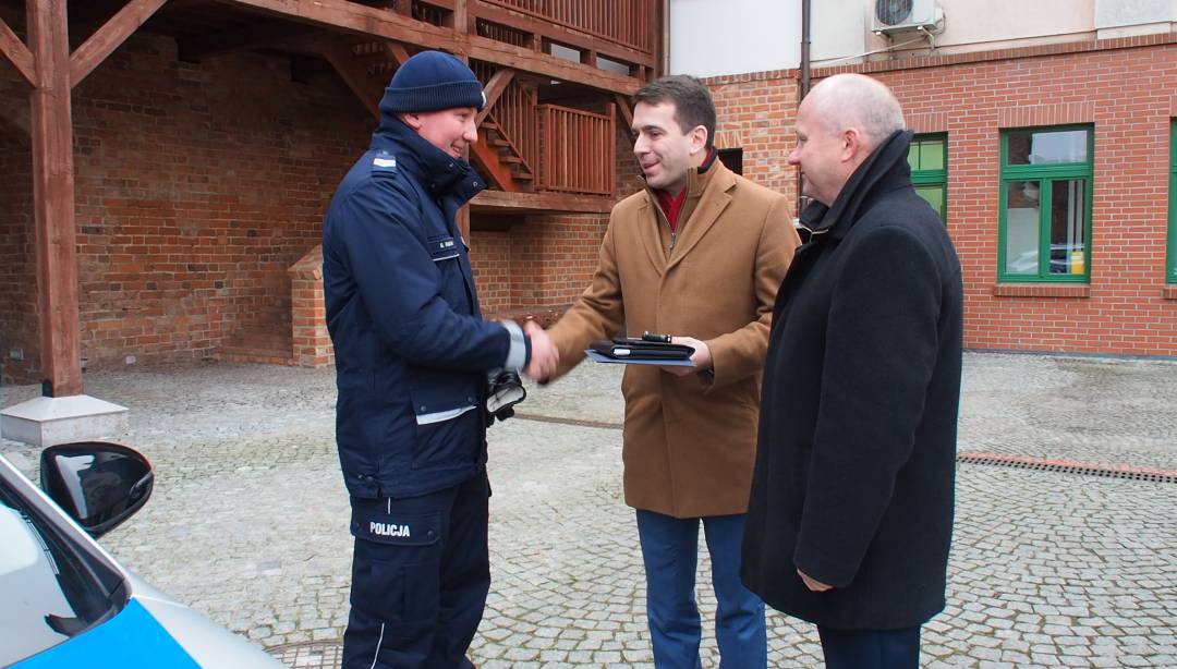 Nasi policjanci otrzymali 6 nowych radiowozów
