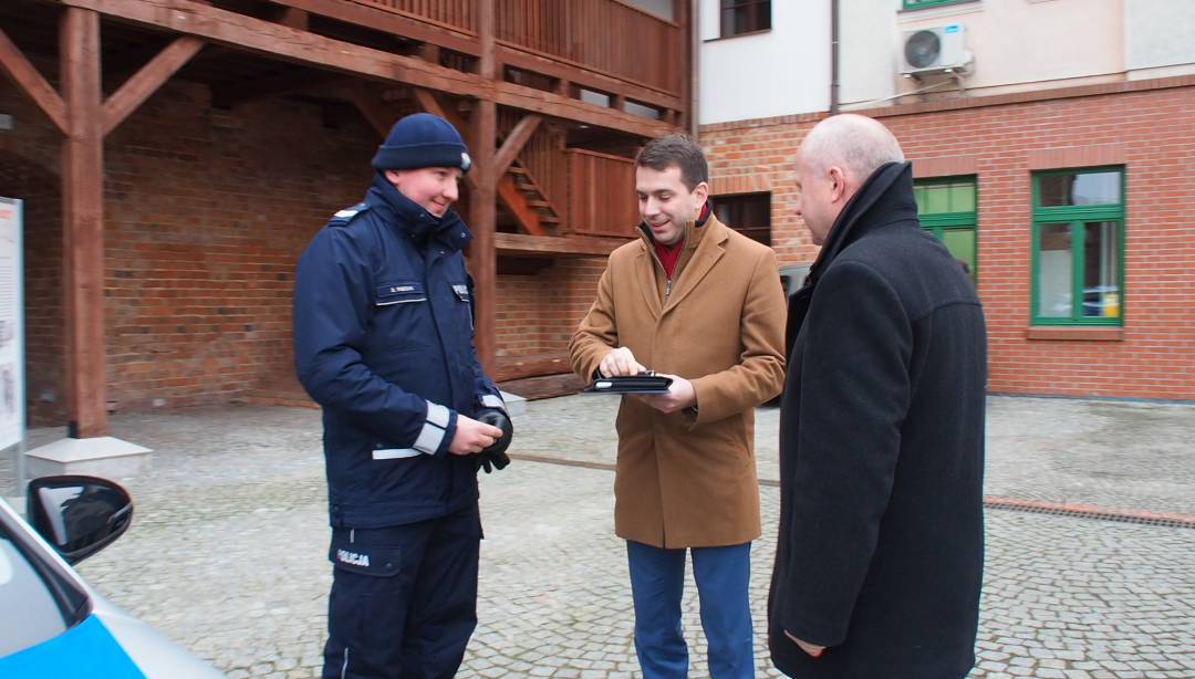 Nasi policjanci otrzymali 6 nowych radiowozów