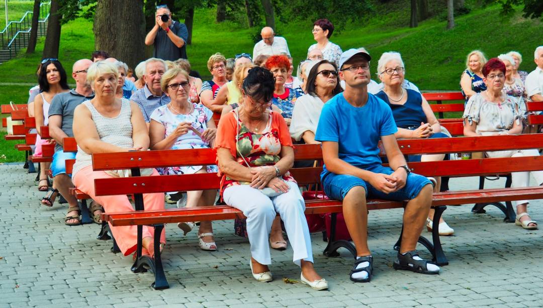 Czwarty Powiatowy Wieczór z Poezją z Jadwigą Jankowską – Cieślak