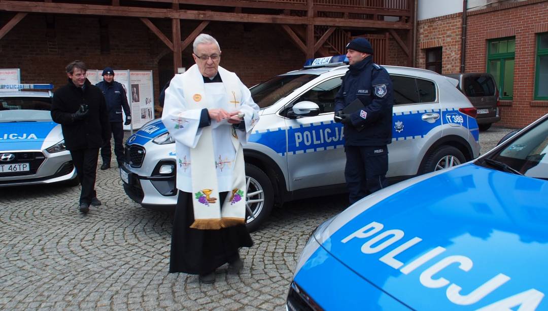 Nasi policjanci otrzymali 6 nowych radiowozów