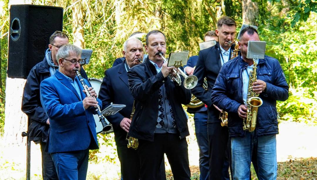 Uroczysty Apel Poległych w Lesie Białuckim