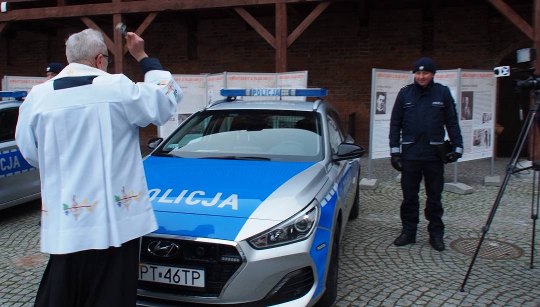 Nasi policjanci otrzymali 6 nowych radiowozów