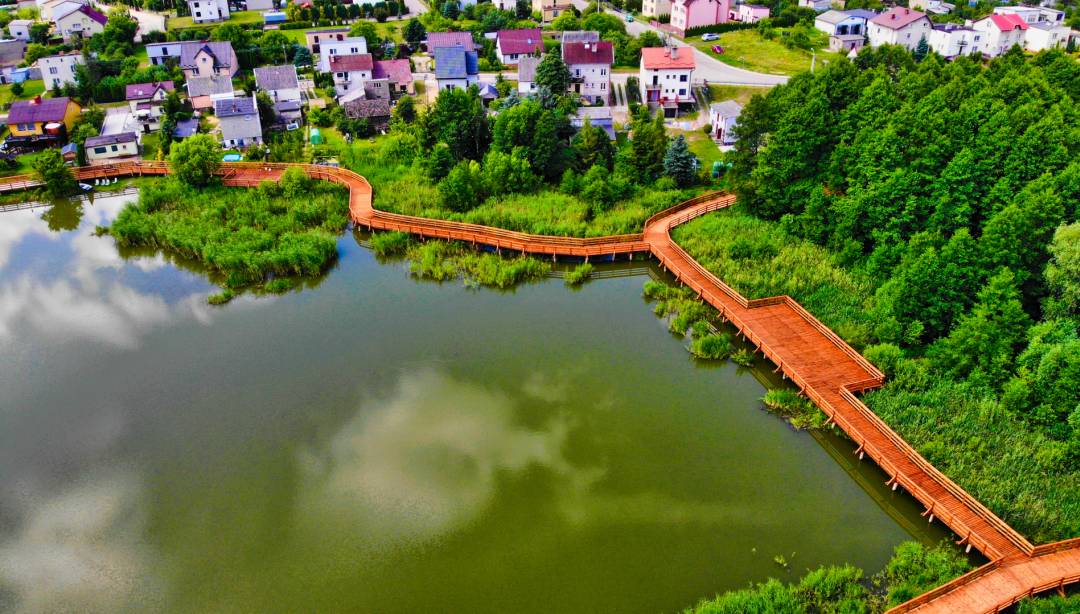 Deptak wokół jeziora w Rybnie został odebrany