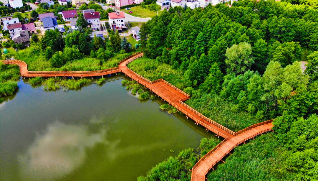 Deptak wokół jeziora w Rybnie został odebrany