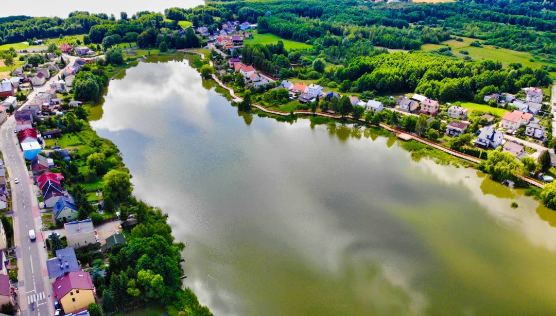 Deptak wokół jeziora w Rybnie został odebrany