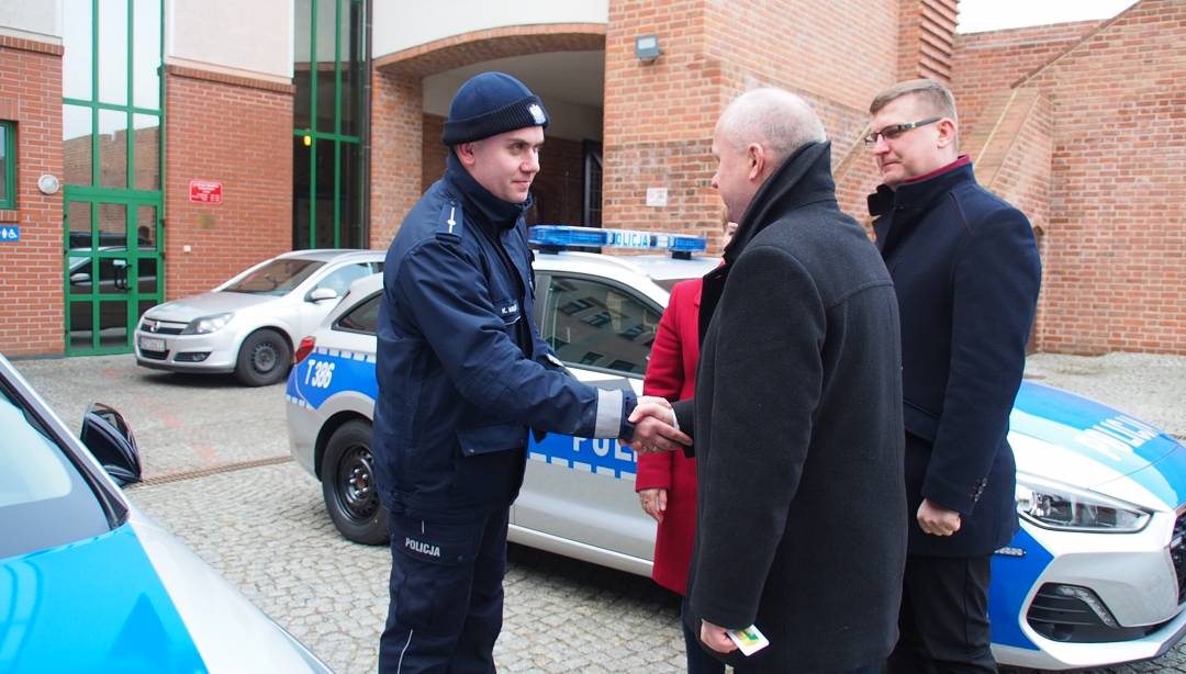 Nasi policjanci otrzymali 6 nowych radiowozów