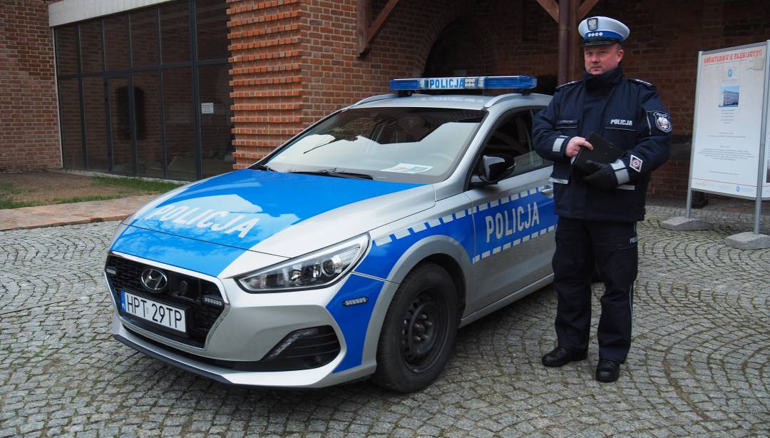 Nasi policjanci otrzymali 6 nowych radiowozów