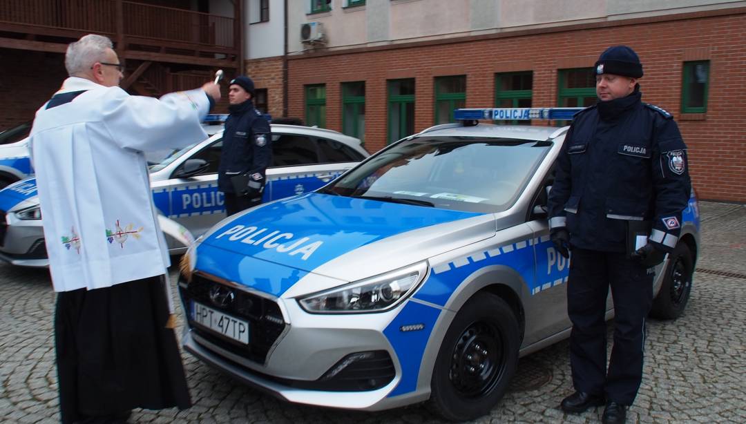 Nasi policjanci otrzymali 6 nowych radiowozów