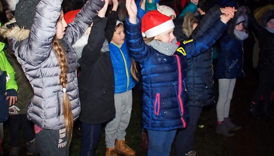 Magicznie rozświetliliśmy choinkę w Płośnicy