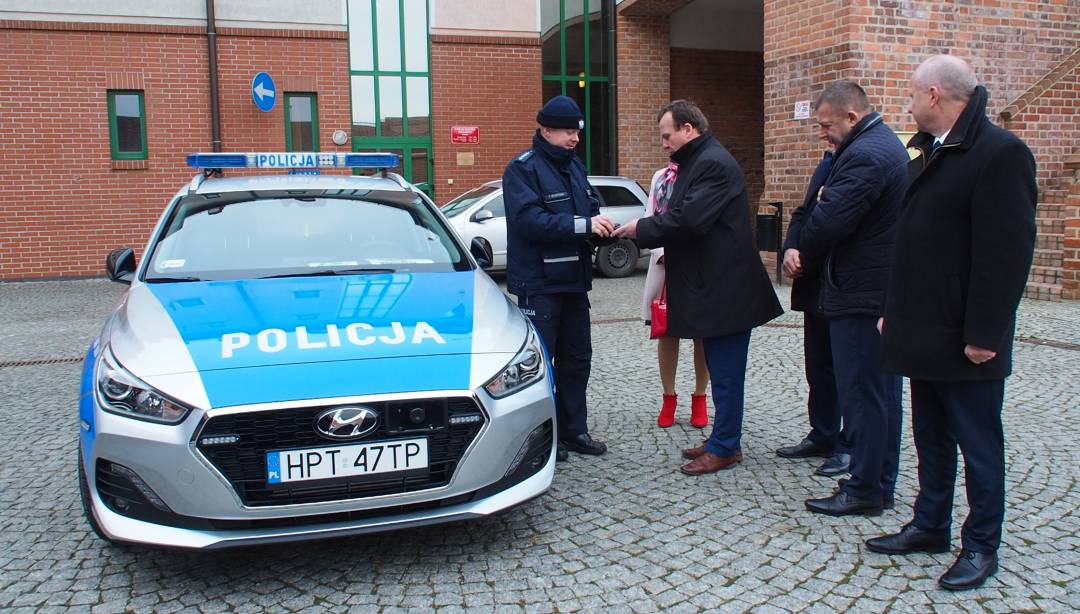 Nasi policjanci otrzymali 6 nowych radiowozów