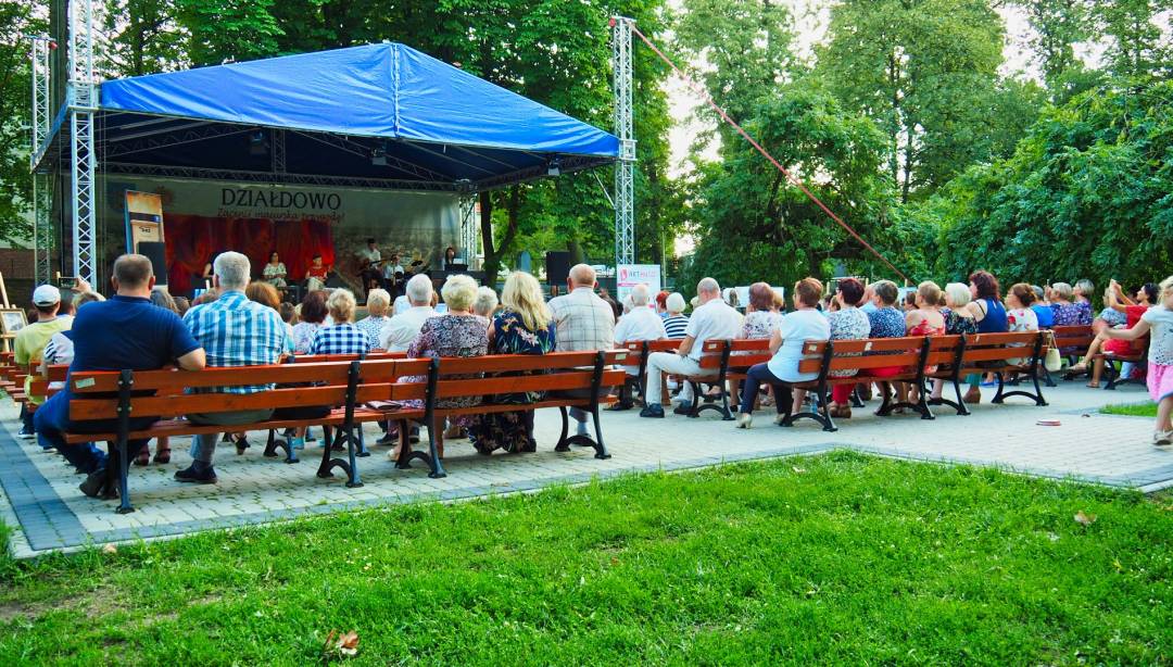 Czwarty Powiatowy Wieczór z Poezją z Jadwigą Jankowską – Cieślak