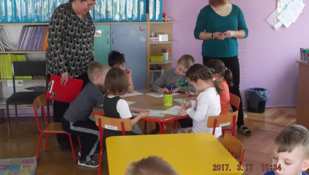 Burmistrz czytał przedszkolakom