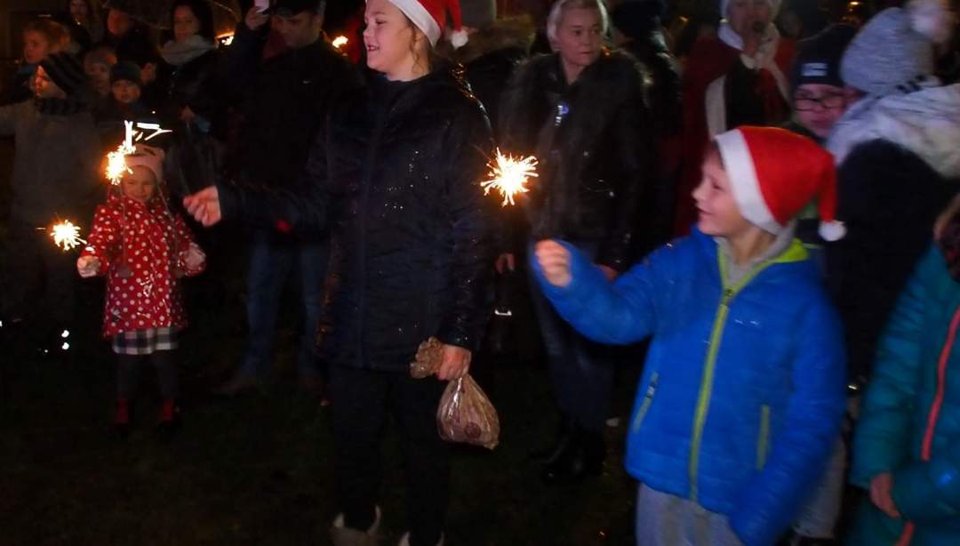 Magicznie rozświetliliśmy choinkę w Płośnicy