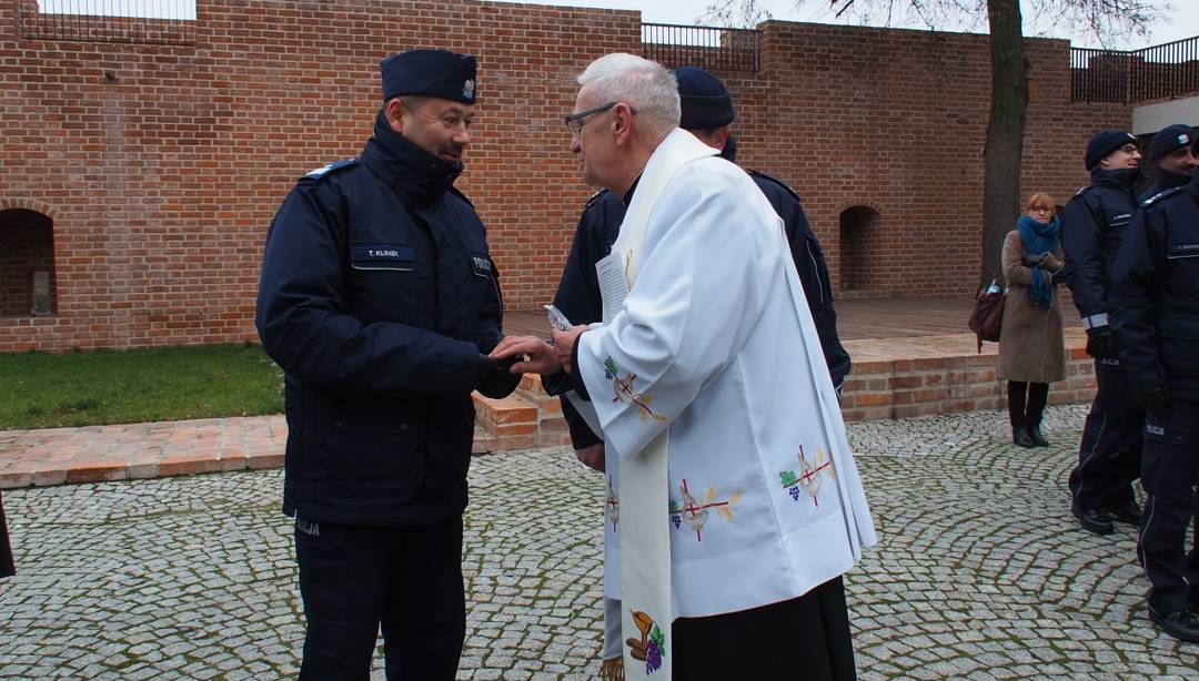 Nasi policjanci otrzymali 6 nowych radiowozów