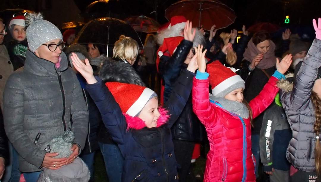 Magicznie rozświetliliśmy choinkę w Płośnicy