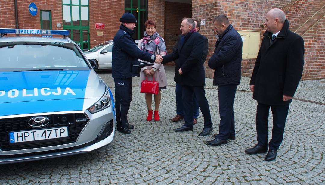 Nasi policjanci otrzymali 6 nowych radiowozów