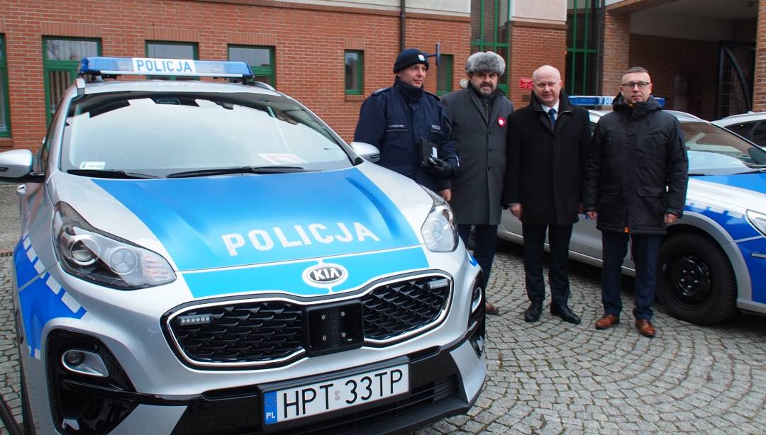 Nasi policjanci otrzymali 6 nowych radiowozów