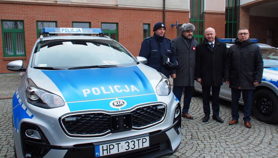 Nasi policjanci otrzymali 6 nowych radiowozów
