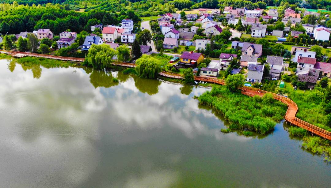 Deptak wokół jeziora w Rybnie został odebrany