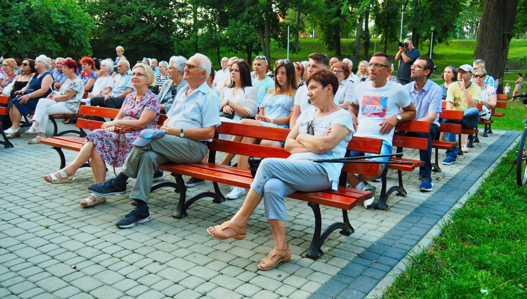 Czwarty Powiatowy Wieczór z Poezją z Jadwigą Jankowską – Cieślak