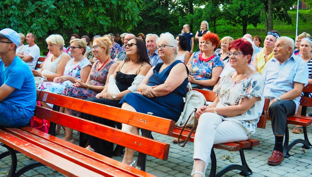 Czwarty Powiatowy Wieczór z Poezją z Jadwigą Jankowską – Cieślak