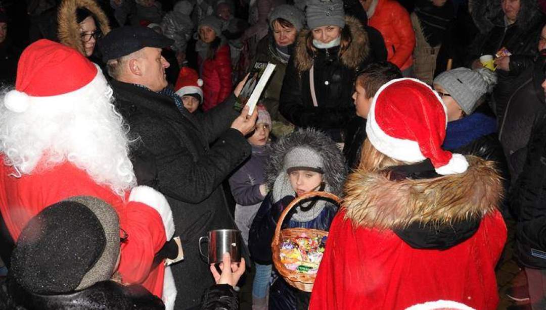 Magicznie rozświetliliśmy choinkę w Płośnicy