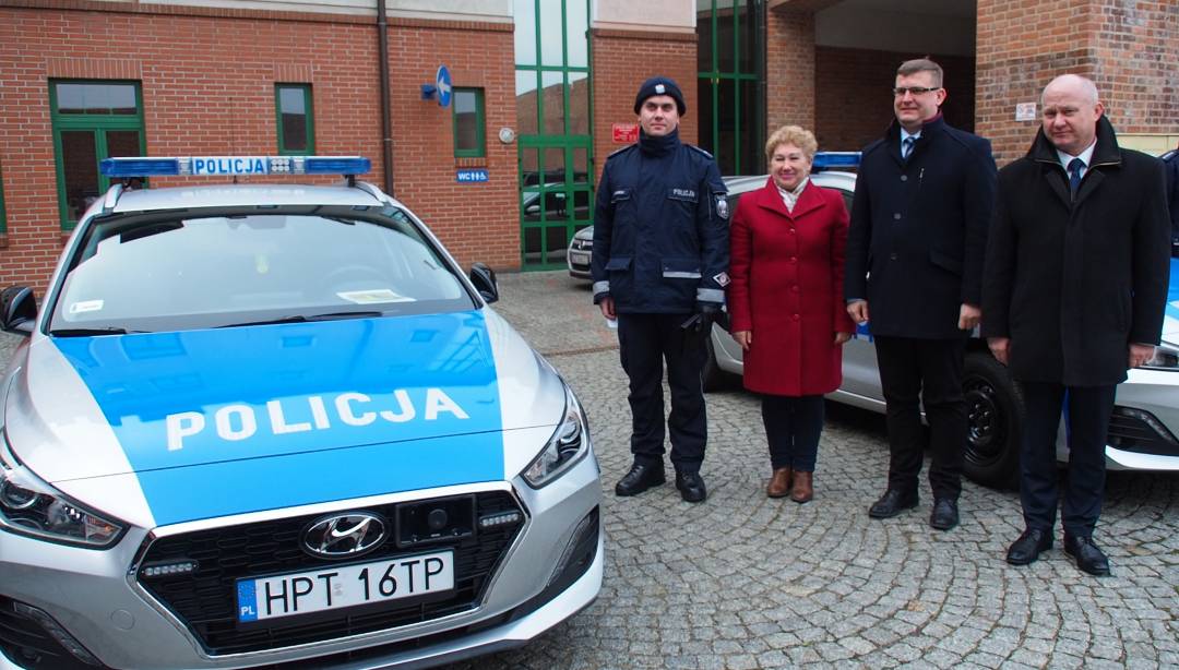 Nasi policjanci otrzymali 6 nowych radiowozów