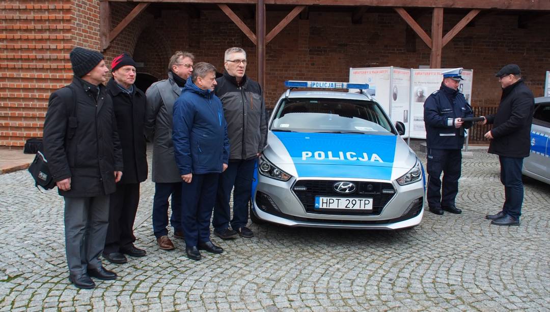 Nasi policjanci otrzymali 6 nowych radiowozów