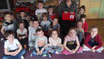 Burmistrz czytał przedszkolakom